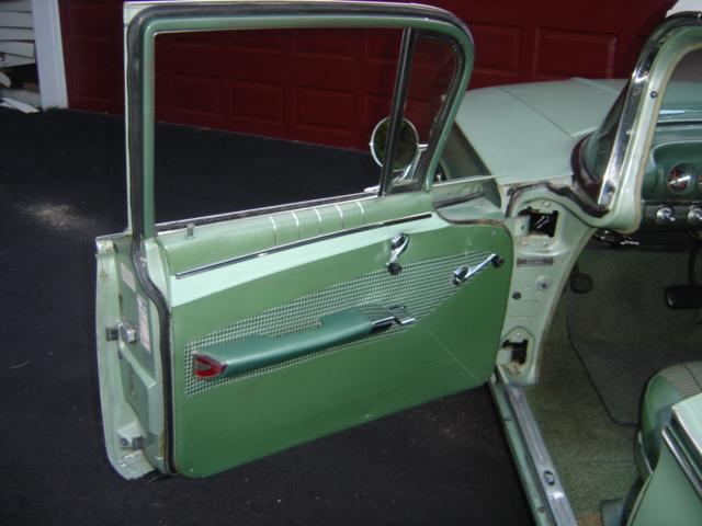 1960 impala 4dr sedan grn 24.JPG